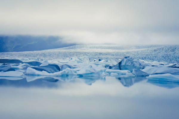 نمایی زیبا از یخچال طبیعی ایسلند و تالاب یخچالی