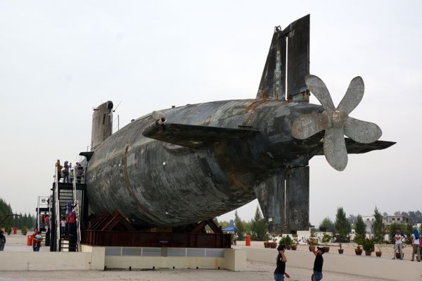 melaka مالزی - 27 دسامبر 2013 زیردریایی smd ouessant agusta 70 به موزه تبدیل شد در کلی بانگ ملاکا در معرض دید عموم قرار گرفت آگوستا 70 در سال 1978 در فرانسه ساخته شد