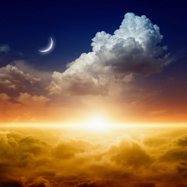 غروب زیبا ابرهای قرمز و سفید خورشید و ماه ستاره درخشان در آسمان آبی تیره افق درخشان عناصر این تصویر ارائه شده توسط ناسا