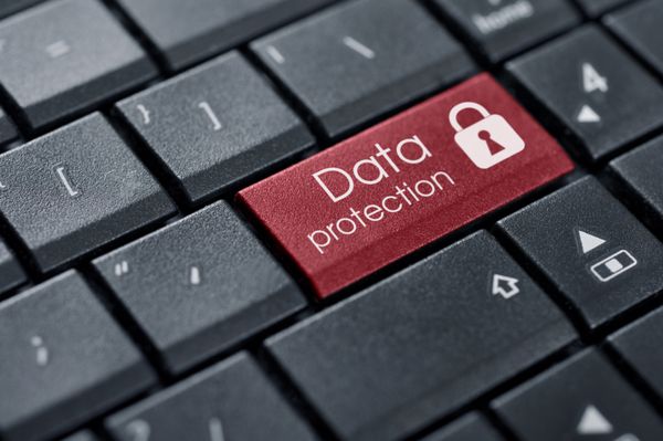 مفهوم امنیتی حفاظت از داده های کلمات روی دکمه صفحه کلید کامپیوتر