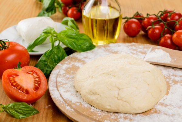 مواد لازم برای پیتزا ایتالیایی