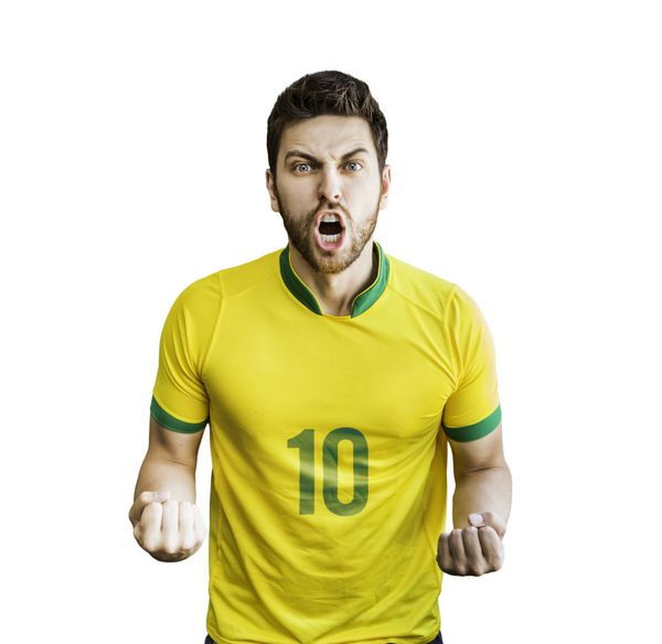 فوتبالیست برزیلی جدا شده روی پس زمینه سفید جشن می گیرد
