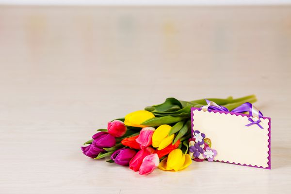 دسته گل لاله کارت تبریک 8 مارس روز مادر