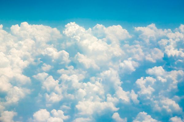 ابرها بر فراز نمای هواپیمای اقیانوس