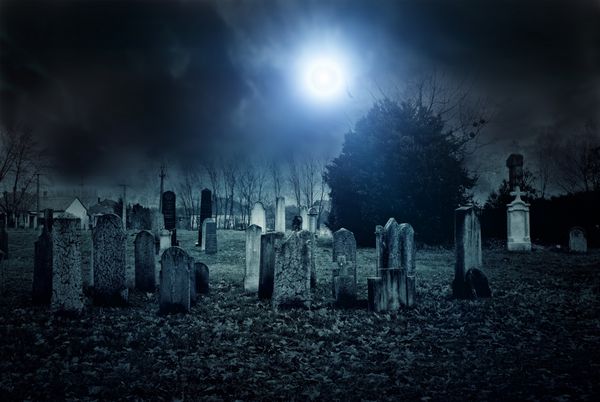 شب قبرستان