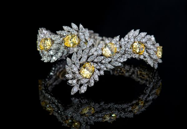 برلت الماس جواهرات در زمینه مشکی