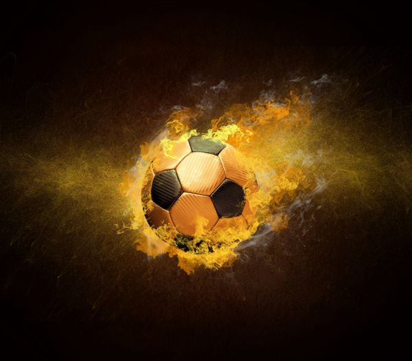 توپ فوتبال در شعله آتش