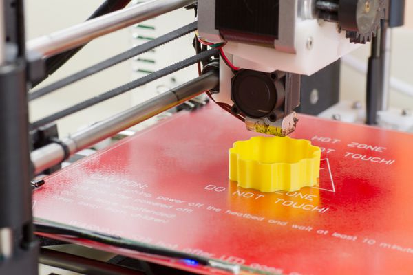 جزئیات چاپگر سه بعدی با فیلامنت زرد رنگ
