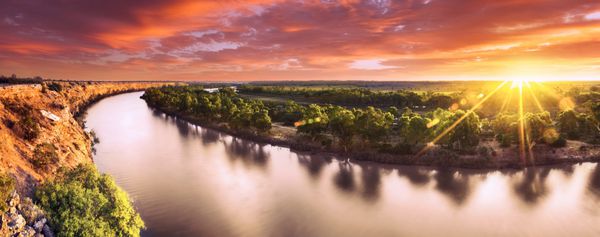 غروب خورشید در رودخانه موری استرالیای جنوبی