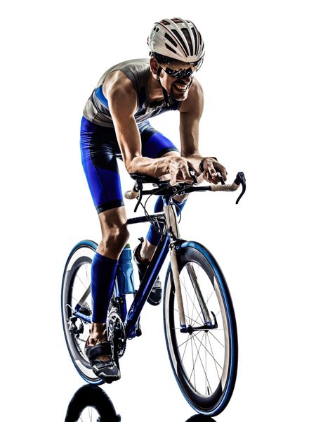 مرد سه‌گانه مرد آهنین ورزشکار دوچرخه‌سوار دوچرخه‌سوار دوچرخه‌سوار در حال دوچرخه‌سواری به‌صورت سایه‌های روی پس‌زمینه سفید