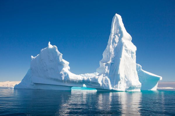 کوه یخ زیبا قطب جنوب