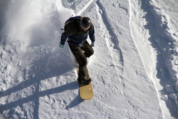 اسنوبرد فری رایدر در کوه های برفی