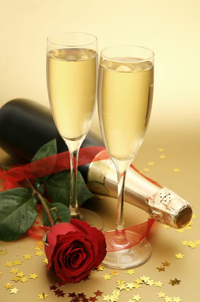 شامپاین و گل رز