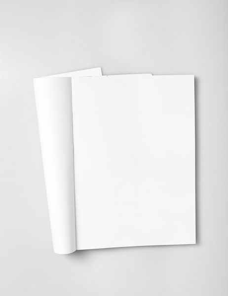 مجله باز با ماکت صفحات سفید خالی