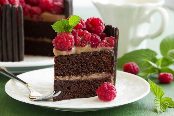 کیک شکلاتی با تمشک