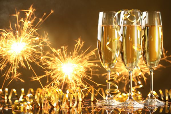 شامپاین و آتش بازی جشن سال نو
