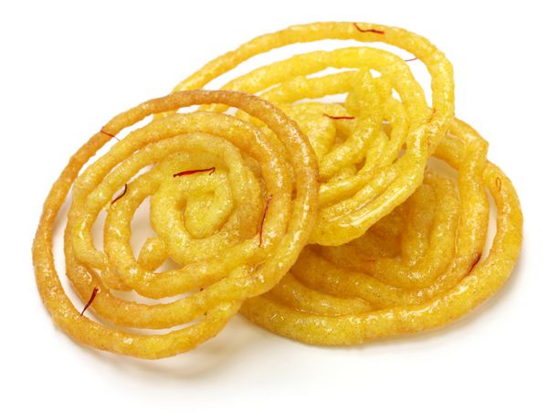 شیرینی هندی jalebi جدا شده در پس زمینه سفید