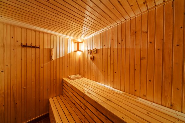 فضای داخلی سونا چوبی فنلاندی خانه کوچک