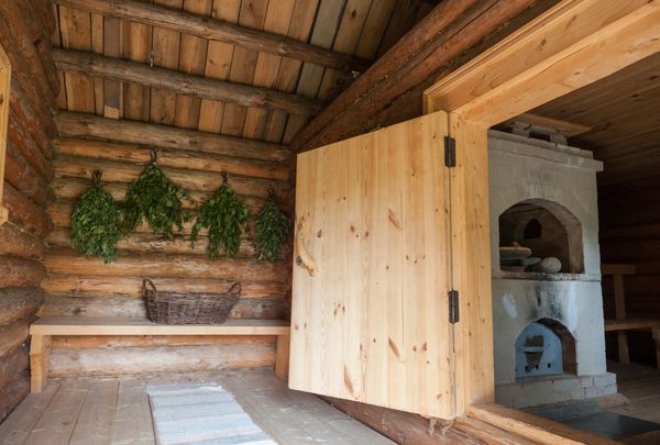 جاروهای توس برای اتاق بخار در حمام چوبی سنتی روسی