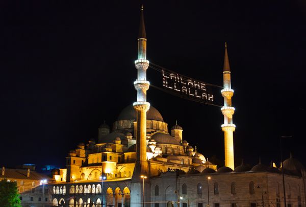 بوقلمون استانبول در شب - پس زمینه سفر معماری