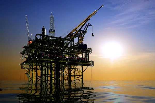 تولید نفت در دریای شبانه