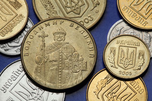 سکه های اوکراین قدیس ولادیمیر بزرگ در یک سکه یک گریونیا اوکراینی به تصویر کشیده شده است شاهزاده بزرگ کیف مدل کلیسای دهک را در مقیاس بزرگ در دست دارد