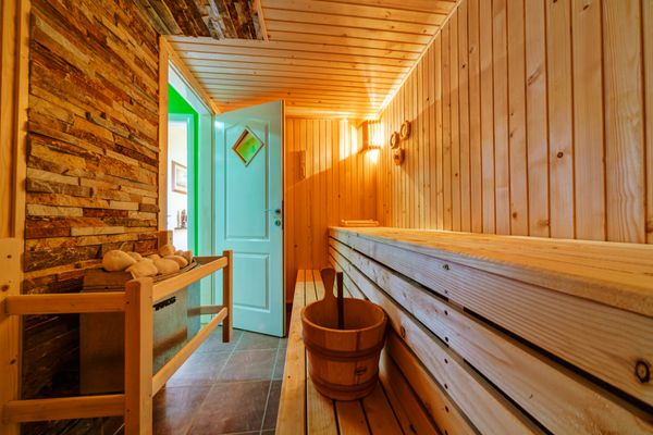فضای داخلی سونا چوبی فنلاندی خانه کوچک