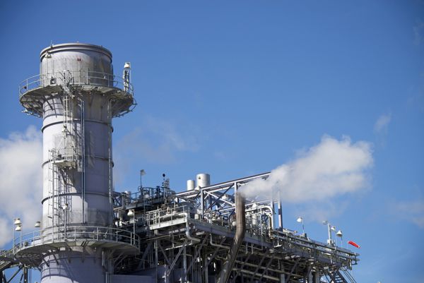 هیوارد حدود 09 اکتبر 2014 مرکز انرژی شهر راسل جدیدترین نیروگاه در ناوگان کالپین است و گفته می شود تعهد خود را به رهبری مبارزه با گرمایش جهانی نشان می دهد