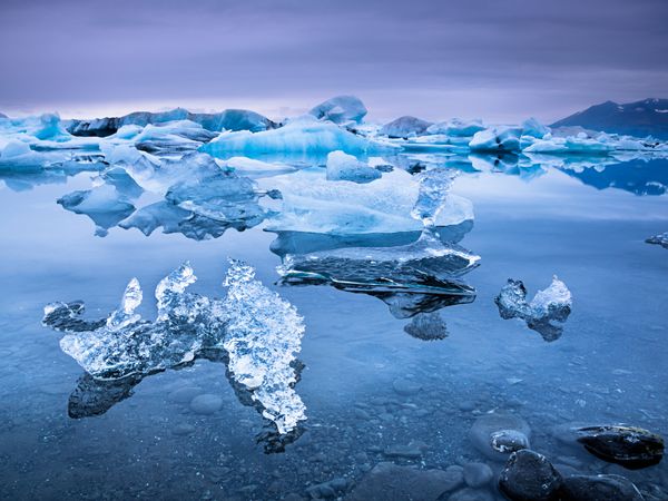 جوکولسارلون یک دریاچه یخی بزرگ در جنوب شرقی ایسلند در مرزهای پارک ملی واتناجوکول است جوکولسارلون رنگارنگ