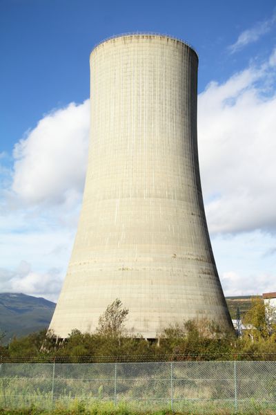 برج خنک کننده در نیروگاه آنلارس لئون اسپانیا