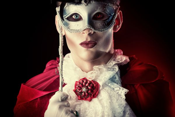 خون آشام خوشتیپ با ماسک ونیزی کارناوال هالووین لباس دراکولا