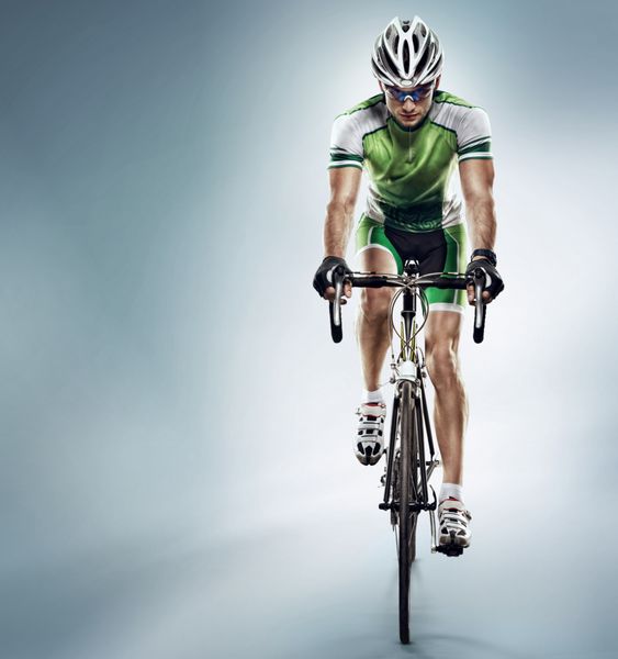 ورزش دوچرخه سواران ورزشکار در تصاویری در پس زمینه سفید