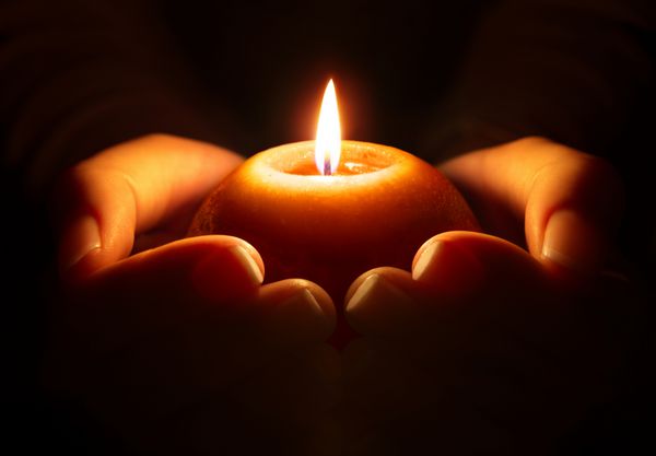 دعا - شمع در دست