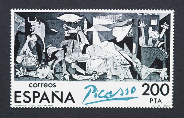 اسپانیا - حدود 1981 تمبر پستی چاپ شده در اسپانیا که تصویری از نقاشی گرنیکا و پابلو پیکاسو را نشان می دهد در حدود 1981