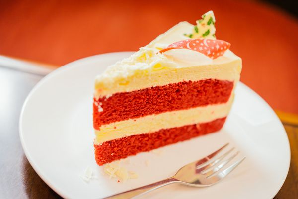 کیک قرمز مخملی کریسمس - تصاویر سبک افکت قدیمی