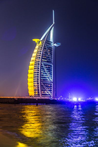 دبی امارات - 14 نوامبر اولین هفت ستاره لوکس جهان ال برج العرب 14 نوامبر 2012 در دبی امارات متحده عربی