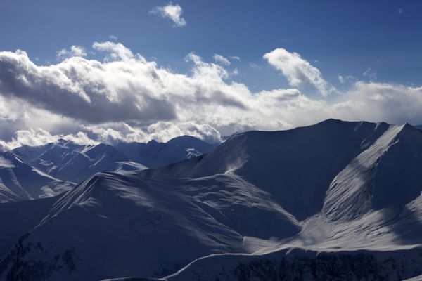 شبح کوه های زمستانی در عصر کوه های قفقاز گرجستان پیست اسکی گوداوری