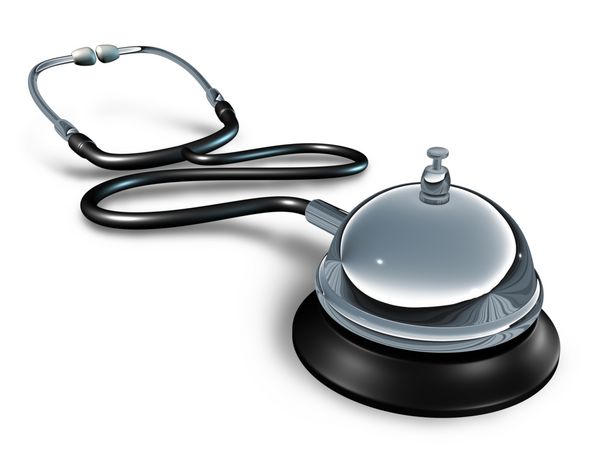 مفهوم خدمات پزشکی و پزشکی خصوصی به عنوان گوشی پزشکی با زنگ خدمات به عنوان نمادی از خدمات درمانی مراقبت های بهداشتی بیمار در بیمارستان Qity