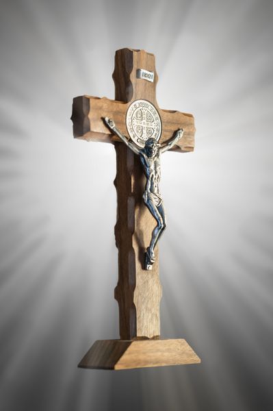 به صلیب قدیس بندیکت مصلوب مرگ خوب نیز گفته می شود