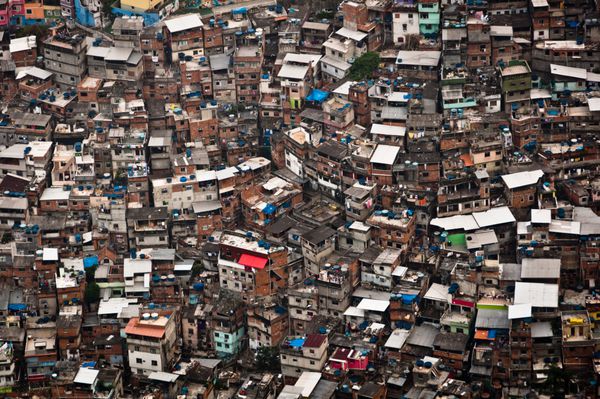 فاولا دا روسینها بزرگترین محله فقیر نشین شهرک زاغه نشین در آمریکای لاتین این شهر در ریودوژانیرو برزیل قرار دارد و بیش از 70000 نفر جمعیت دارد