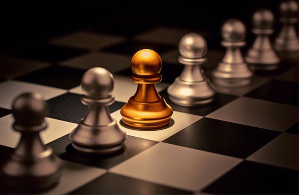 برجسته شدن از مفهوم فردیت جمعیت مهره شطرنج عجیب و غریب