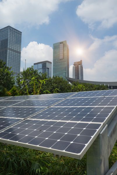 پنل های خورشیدی در پارک شهر مدرن