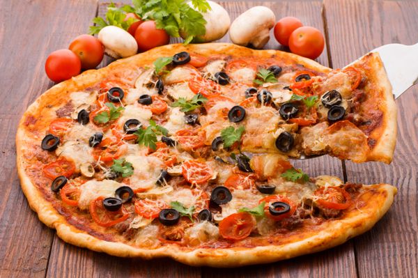 پیتزاهای خوشمزه ایتالیایی برش زده 1