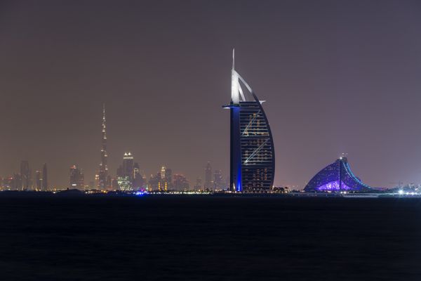 برگرفته از نخل جمیرا می توانید ساختمان های نمادین دبی از جمله برج خلیفه برج العرب و ساحل ال جمیرا را ببینید