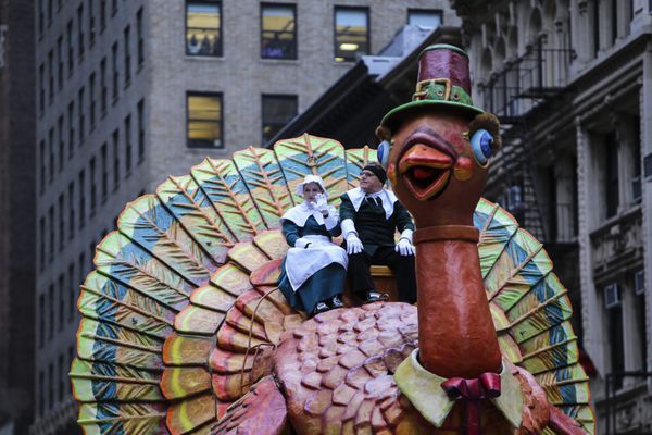 شهر نیویورک - 27 نوامبر 2014 هشتاد و هشتمین رژه روز شکرگزاری آن میسی از سمت غربی بالای منهتن تا میدان هرالد کشیده شد و 350000 تماشاگر آن را تماشا کردند تام ترکیه شناور