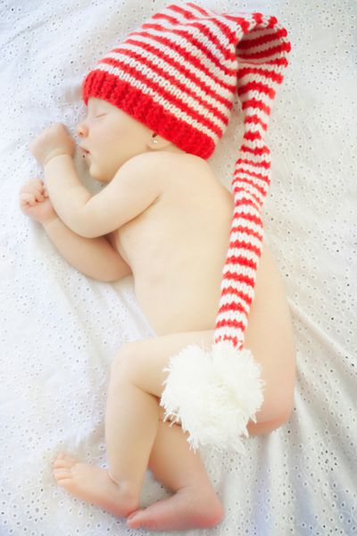 بچه ناز با کلاه بابا نوئل