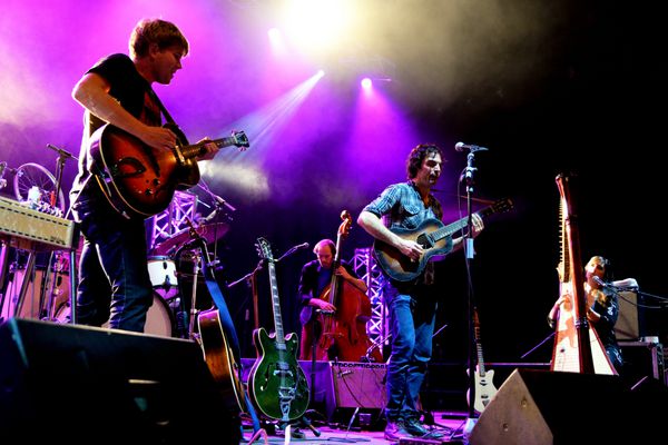 بیلبائو اسپانیا - 31 اکتبر اجرای زنده برادران r گروه در جشنواره bime در 31 اکتبر 2014 در بیلبائو اسپانیا