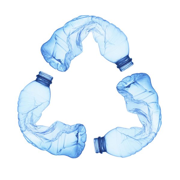 نماد بازیافت ساخته شده از بطری های پلاستیکی استفاده شده