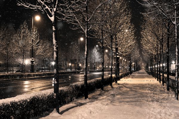 منظره شهر زمستانی در بارش برف بوداپست