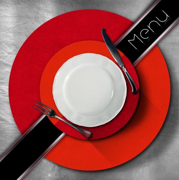 طراحی منوی رستوران منوی رستوران با بشقاب خالی و کارد و چنگال روی زمینه فلزی با دایره های قرمز و نارنجی و نوار مورب مشکی و منوی نوشته شده